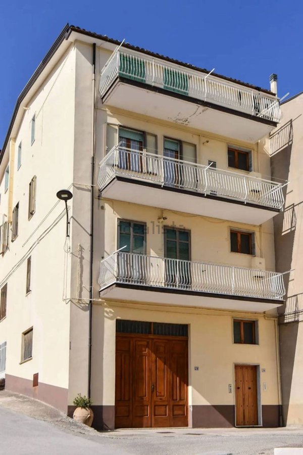 casa indipendente in vendita a Calitri in zona Calitri scalo