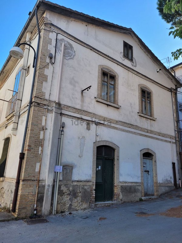 casa indipendente in vendita a Calitri