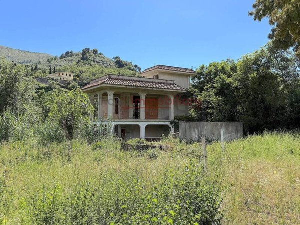 casa indipendente in vendita a Calitri in zona Calitri scalo