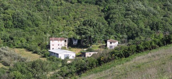 casa indipendente in vendita a Calitri