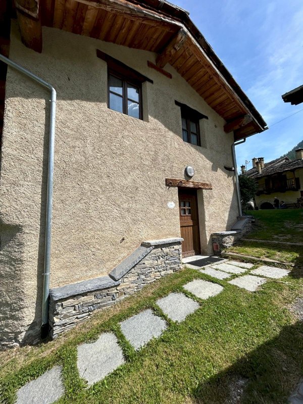casa indipendente in vendita ad Acceglio in zona Gheit