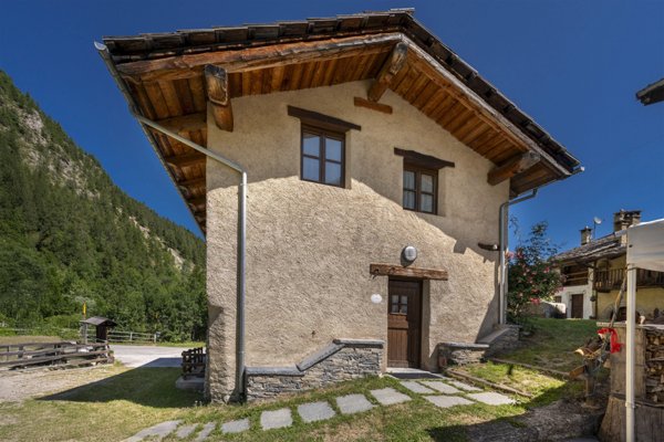 casa indipendente in vendita ad Acceglio in zona Gheit