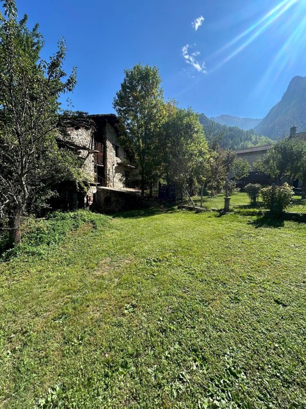 casa indipendente in vendita ad Acceglio in zona Frere