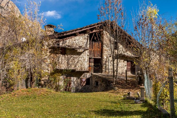 casa indipendente in vendita ad Acceglio in zona Frere