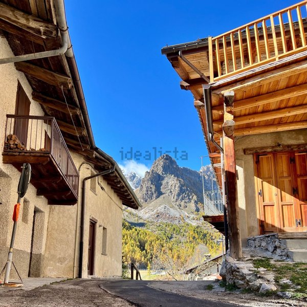 casa semindipendente in vendita ad Acceglio in zona Saretto