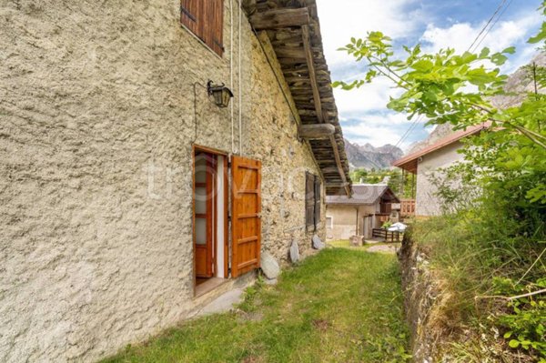 casa indipendente in vendita ad Acceglio in zona Lausetto