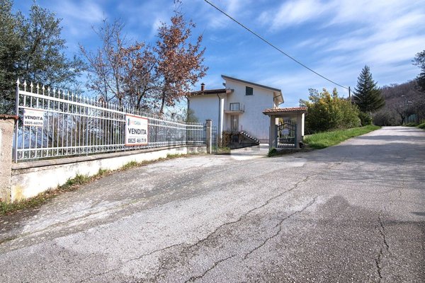 casa indipendente in vendita a Candida