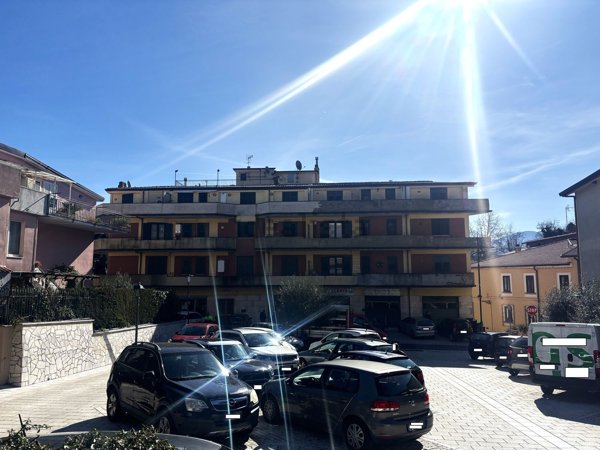 locale commerciale in vendita a Candida