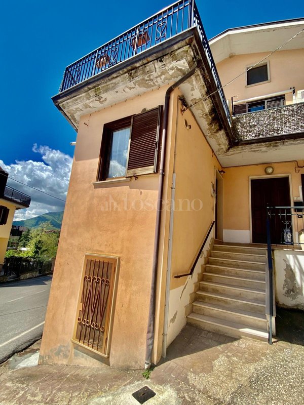 casa semindipendente in vendita a Capriglia Irpina in zona Marzano