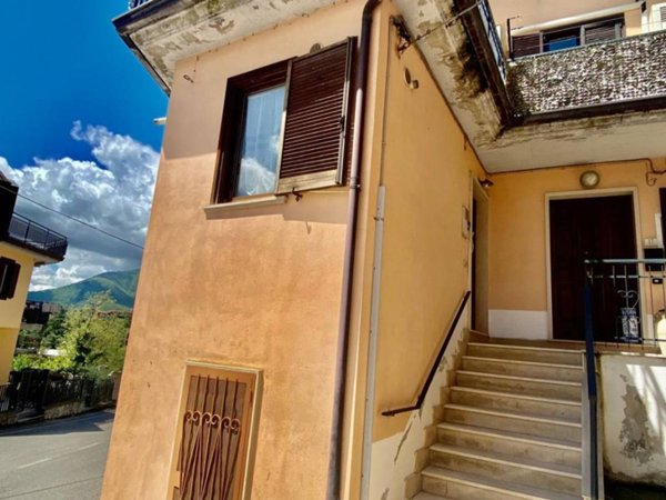 casa semindipendente in vendita a Capriglia Irpina in zona Marzano