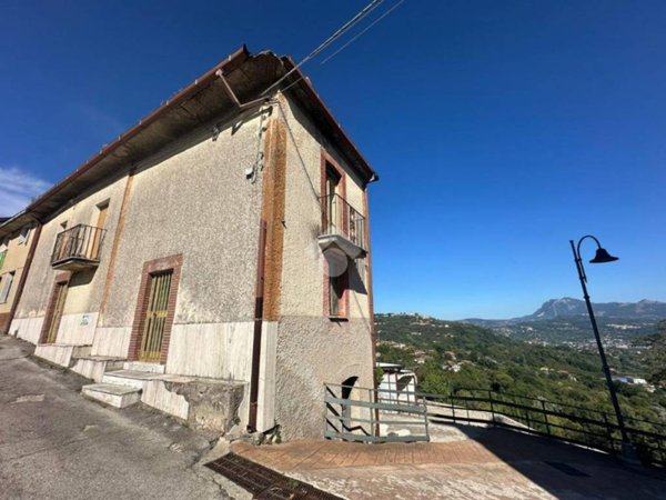casa semindipendente in vendita a Capriglia Irpina in zona San Felice