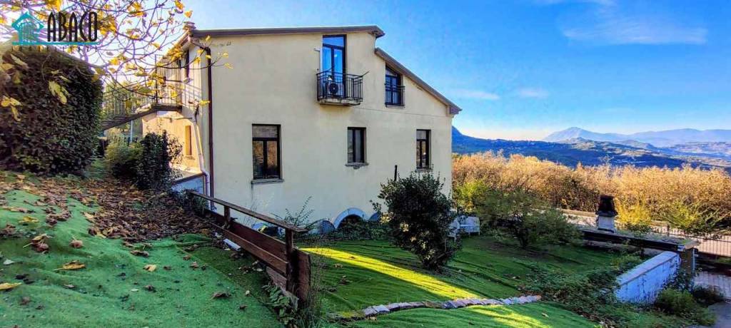 casa indipendente in vendita a Capriglia Irpina in zona Casale