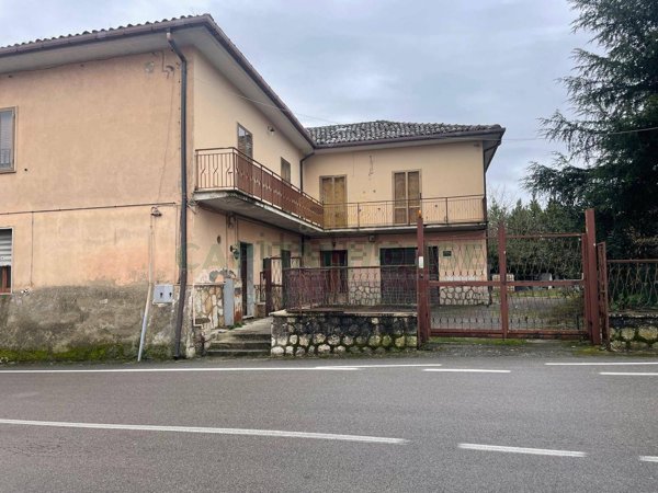 casa indipendente in vendita a Capriglia Irpina