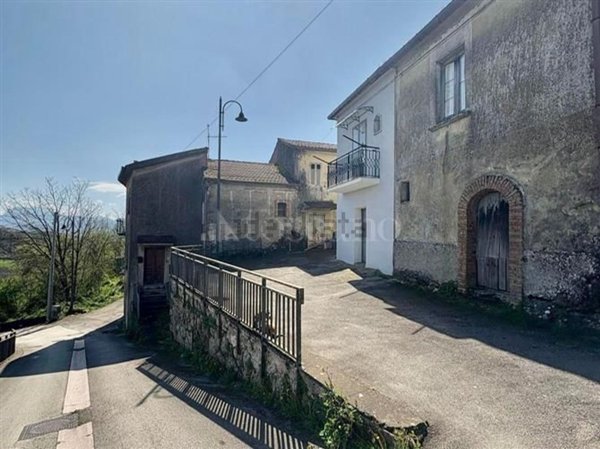 casa semindipendente in vendita a Capriglia Irpina