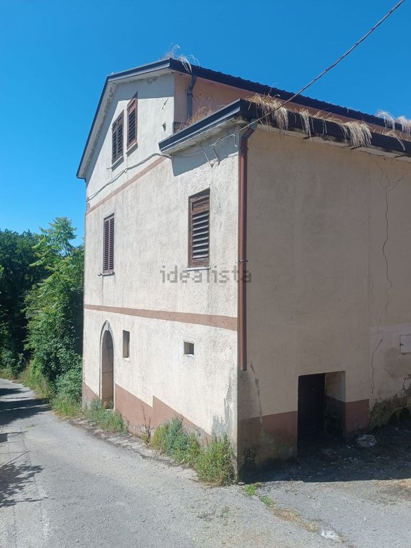 casa indipendente in vendita a Capriglia Irpina in zona Marzano