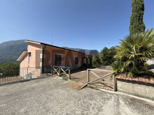 casa indipendente in vendita a Capriglia Irpina