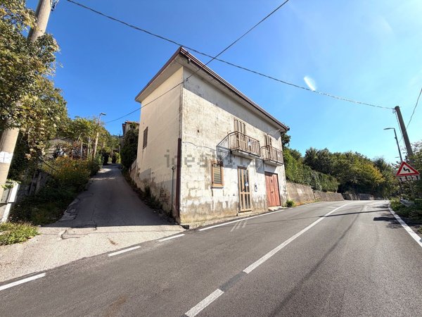 casa indipendente in vendita a Capriglia Irpina in zona Casale