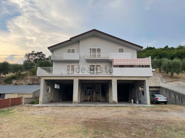 casa indipendente in vendita a Casalbore