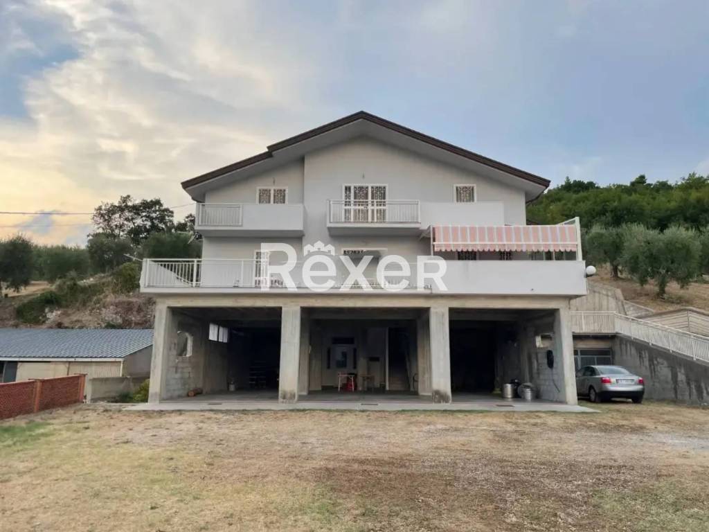 casa indipendente in vendita a Casalbore