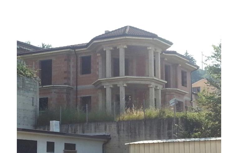 casa indipendente in vendita a Castel Baronia