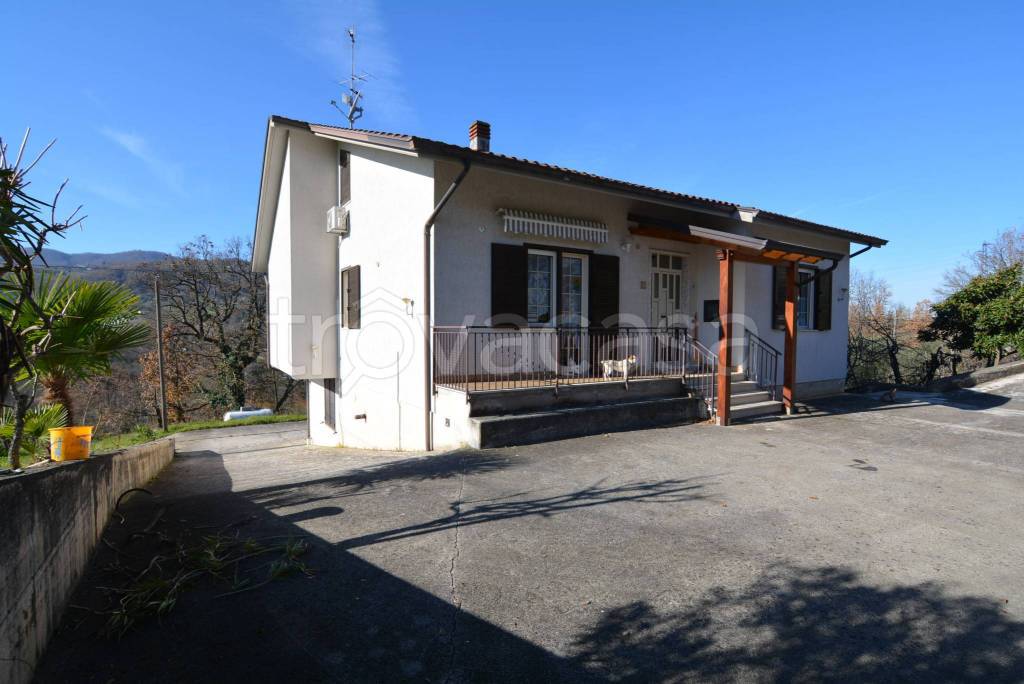 casa indipendente in vendita a Castelfranci