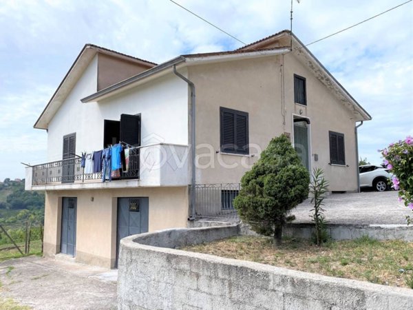 casa indipendente in vendita a Castelfranci