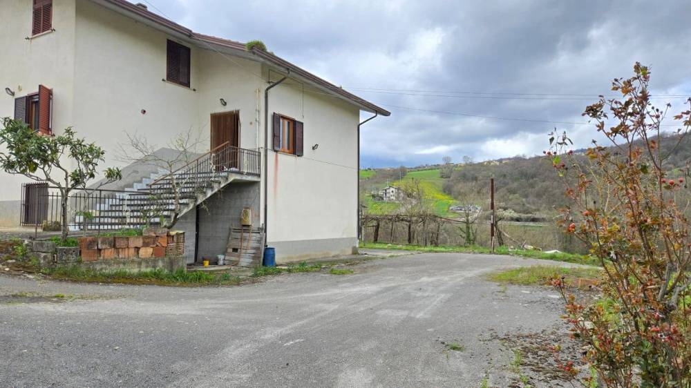 casa indipendente in vendita a Castelfranci