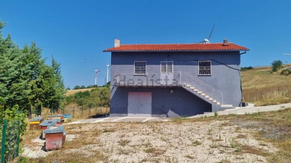 casa indipendente in vendita a Castelfranci