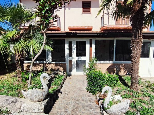 casa indipendente in vendita a Castelfranci