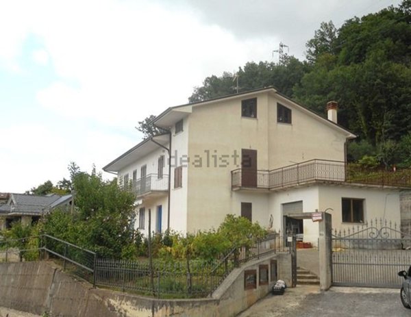 casa indipendente in vendita a Castelfranci