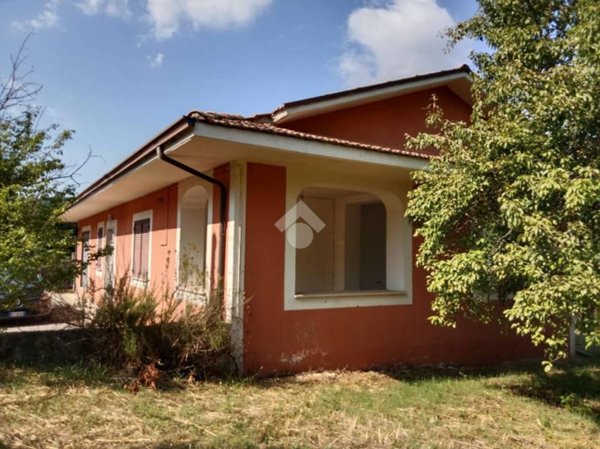 casa indipendente in vendita a Castelfranci