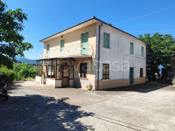 casa indipendente in vendita a Castelfranci