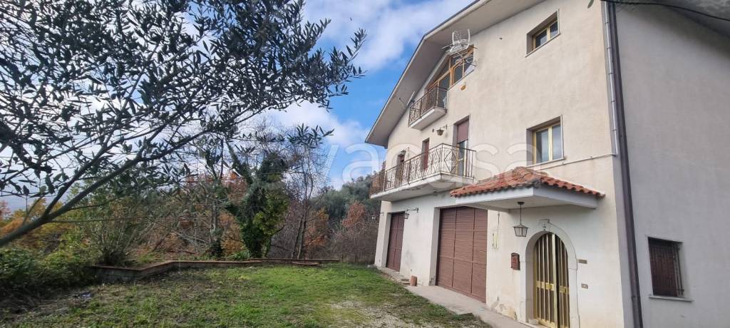 casa indipendente in vendita a Castelfranci