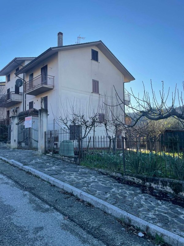 casa indipendente in vendita a Castelfranci