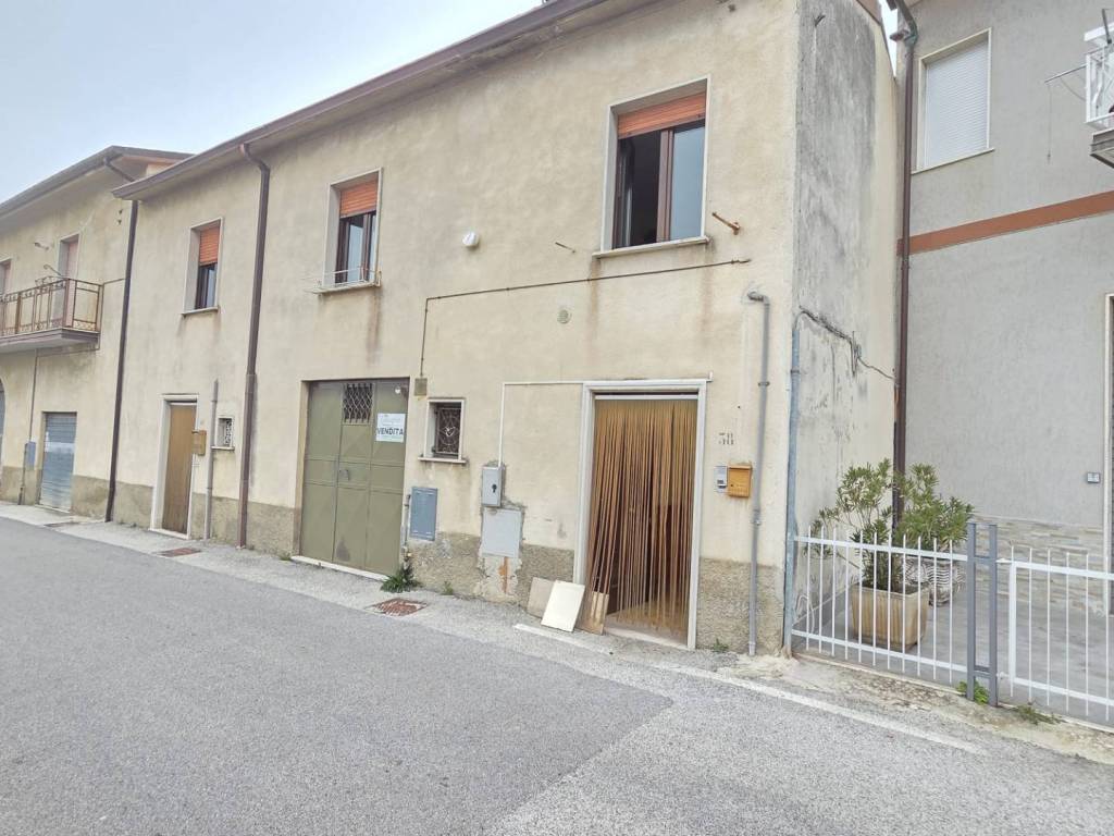 casa semindipendente in vendita a Castelfranci