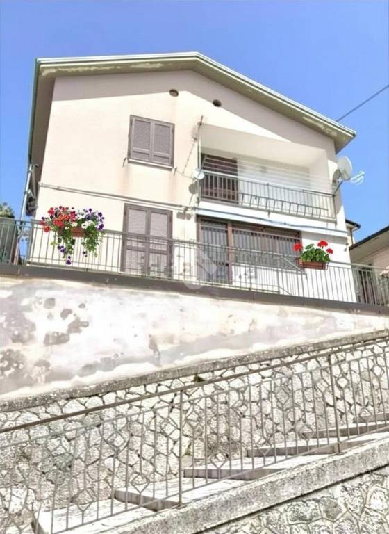 casa indipendente in vendita a Castelfranci