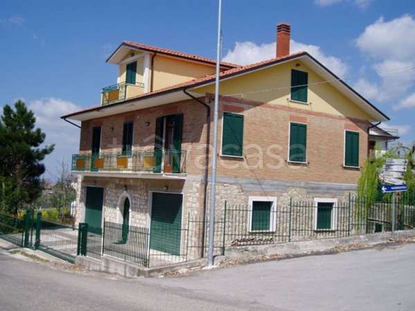 casa indipendente in vendita a Castelfranci