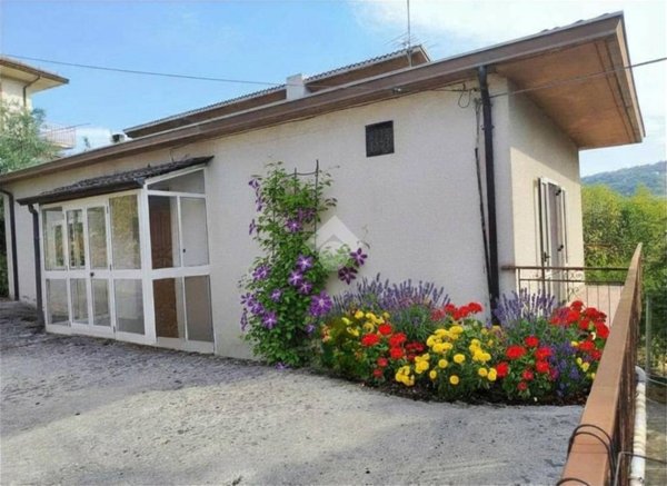 casa indipendente in vendita a Castelfranci
