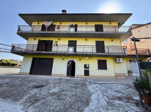 casa indipendente in vendita a Castelfranci