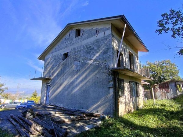 casa indipendente in vendita a Castelvetere sul Calore