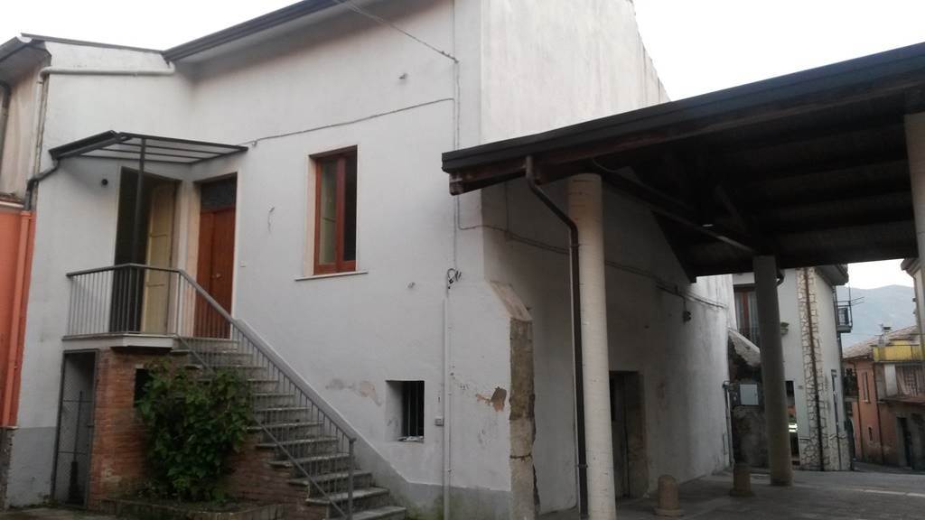 casa indipendente in vendita a Castelvetere sul Calore