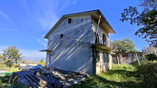 casa indipendente in vendita a Castelvetere sul Calore