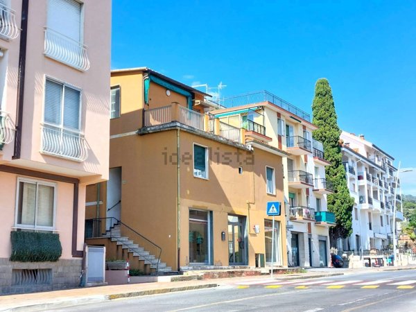 locale commerciale in vendita a Castelvetere sul Calore