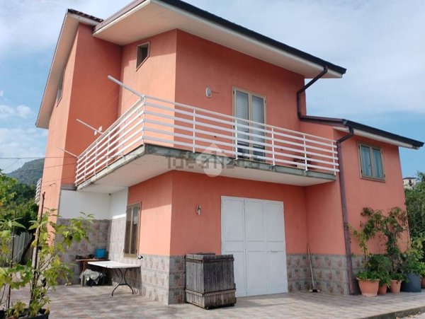 casa indipendente in vendita a Castelvetere sul Calore