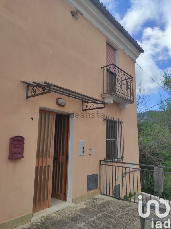 casa indipendente in vendita a Castelvetere sul Calore