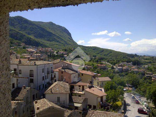 casa semindipendente in vendita a Castelvetere sul Calore