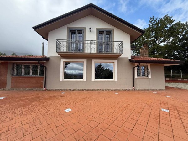 casa indipendente in vendita a Castelvetere sul Calore