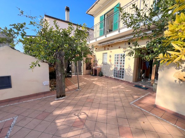 casa indipendente in vendita a Castelvetere sul Calore