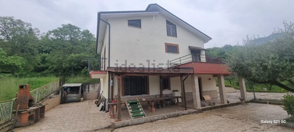 casa indipendente in vendita a Castelvetere sul Calore