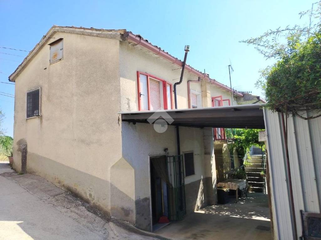 casa indipendente in vendita a Castelvetere sul Calore in zona Santa Lucia